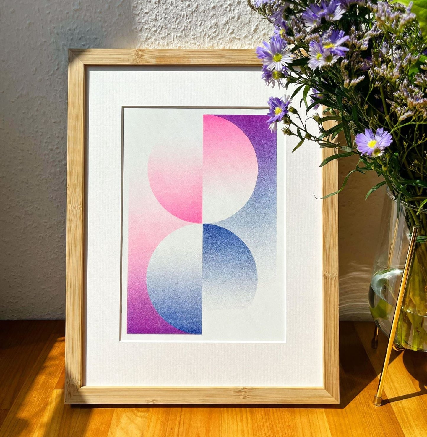 Nachhaltiger Risodruck in einem Bilderrahmen aus unbehandeltem Bambusholz